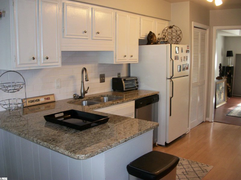 Property image 2 at 130 Inglewood Way, Greenville, SC 29615-3125