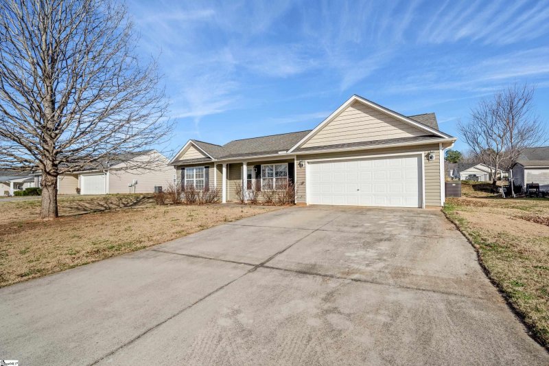 Property image 3 at 102 Lear Drive, Laurens, SC 29360