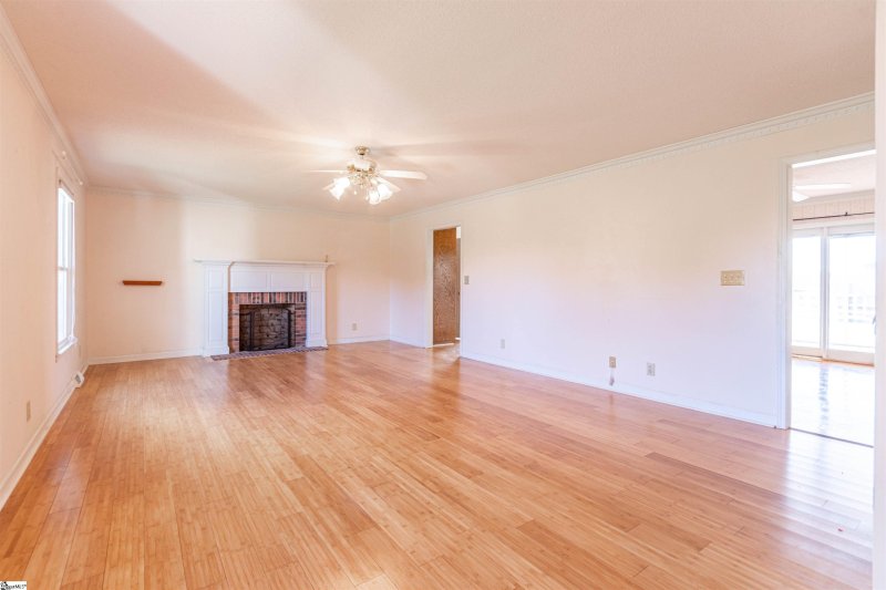 Property image 4 at 2831 LOCUST HILL Road, Taylors, SC 29687