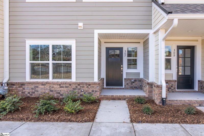 Property image 2 at 307 Pete Hollis Boulevard, Greenville, SC 29601