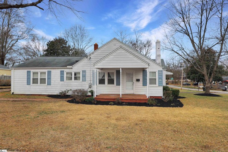 Property image 4 at 106 South D Street, Easley, SC 29640