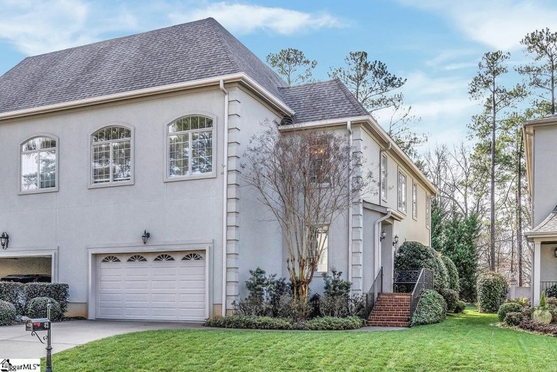 83 Castellan Drive