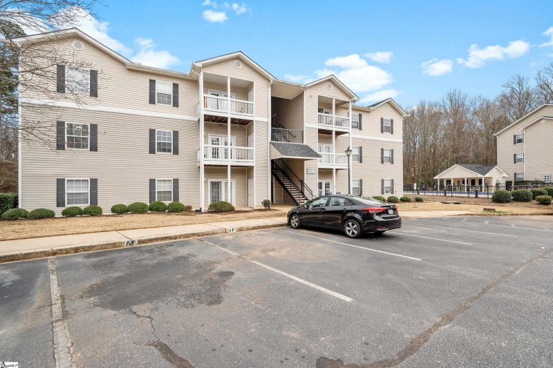 Property image 2 at 332 McKenna Circle, Greenville, SC 29615