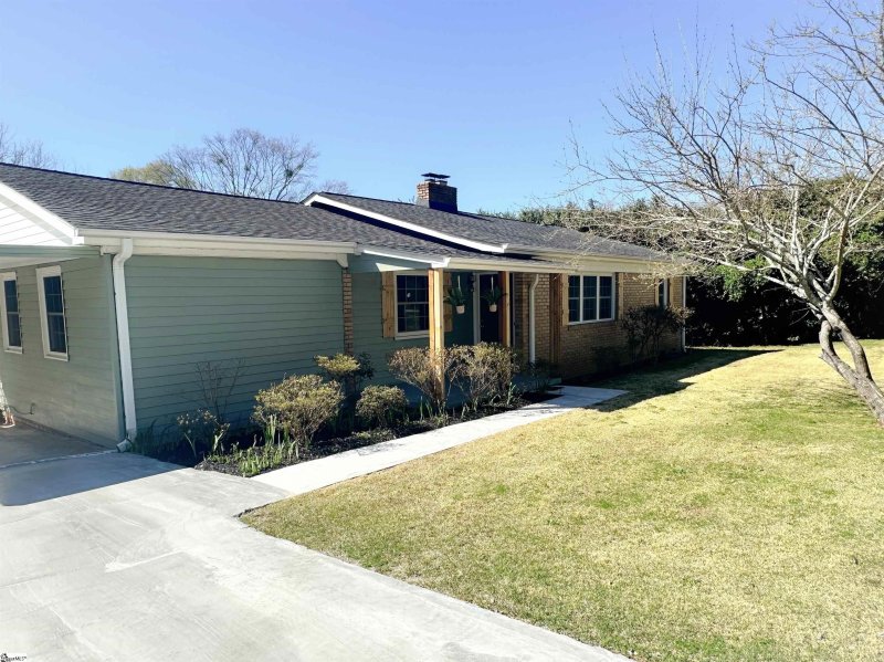 Property image 2 at 4 Wiuka Avenue, Greenville, SC 29607
