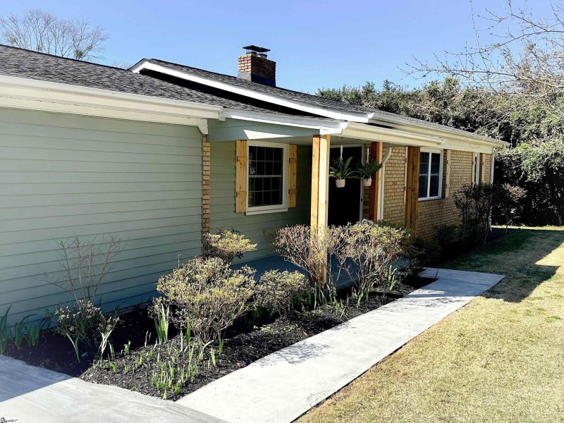 Property image 3 at 4 Wiuka Avenue, Greenville, SC 29607