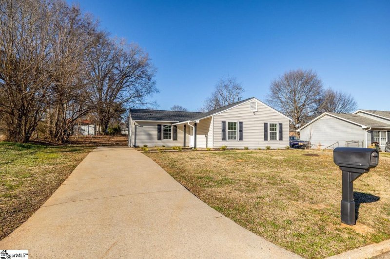 Property image 2 at 3 Prestwick Drive, Greenville, SC 29605