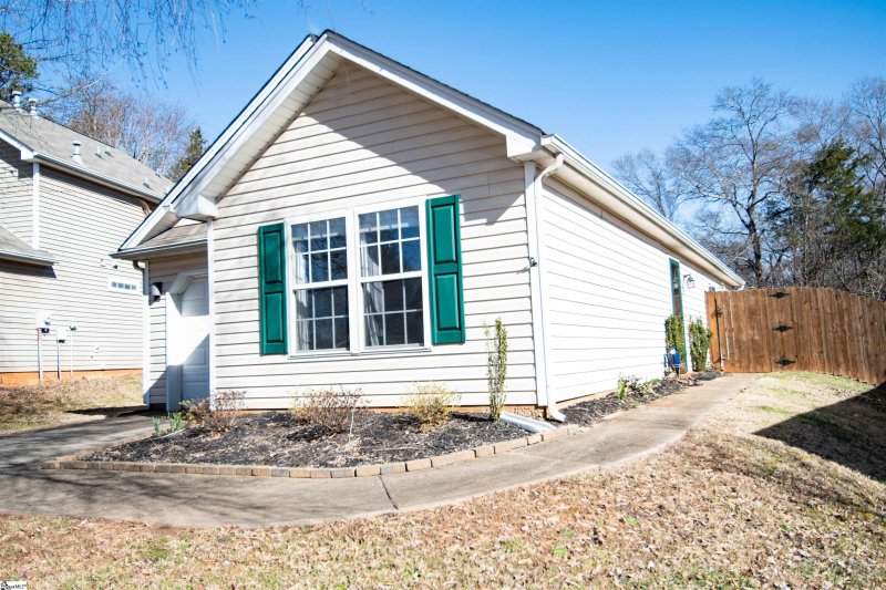 Property image 2 at 515 Glenlea Lane, Greenville, SC 29617