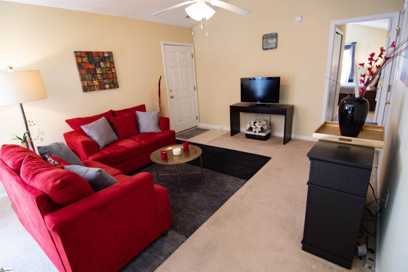 Property image 5 at 515 Glenlea Lane, Greenville, SC 29617