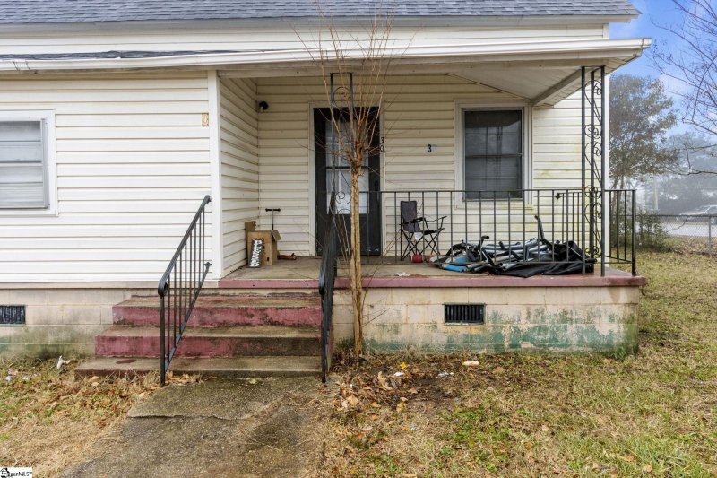 Property image 2 at 30 5th Avenue, Greenville, SC 29609