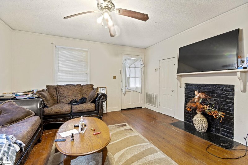 Property image 3 at 30 5th Avenue, Greenville, SC 29609