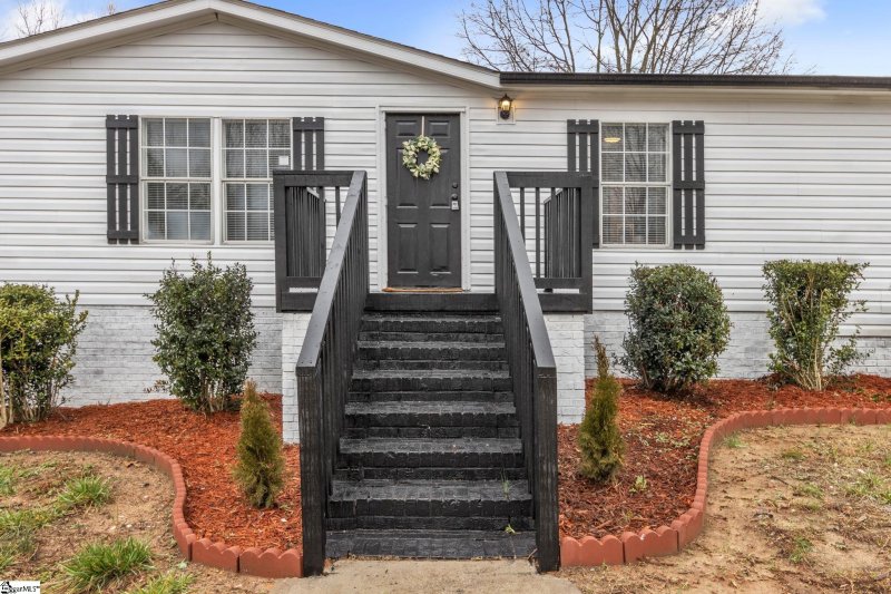 Property image 2 at 300 Walnut Crest Court, Fountain Inn, SC 29644-5244