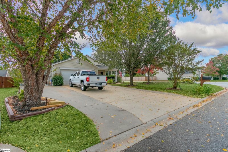 Property image 3 at 400 Woodford Way, Simpsonville, SC 29680-7091