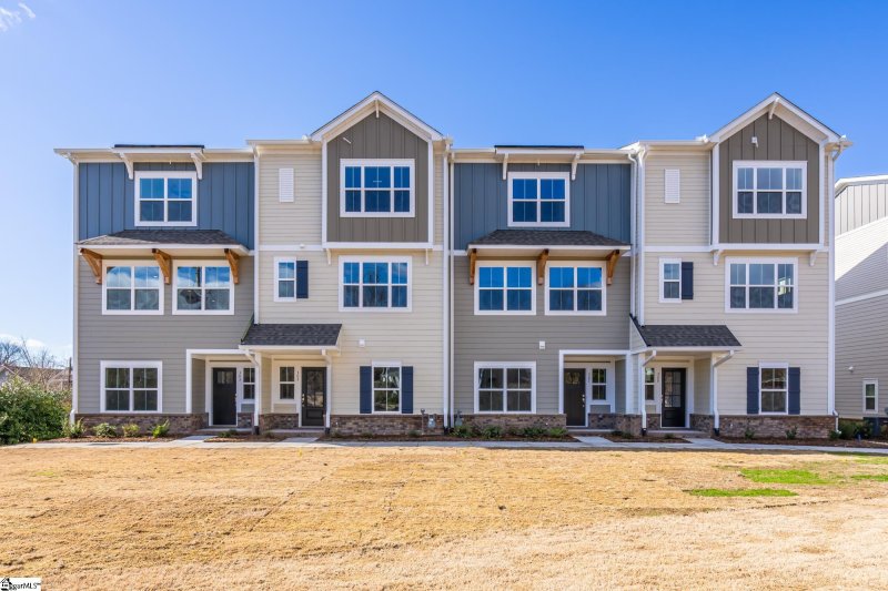 Property image 2 at 309 Pete Hollis Boulevard, Greenville, SC 29601