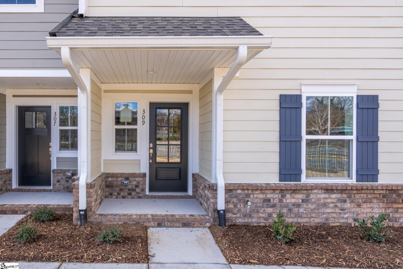 Property image 3 at 309 Pete Hollis Boulevard, Greenville, SC 29601