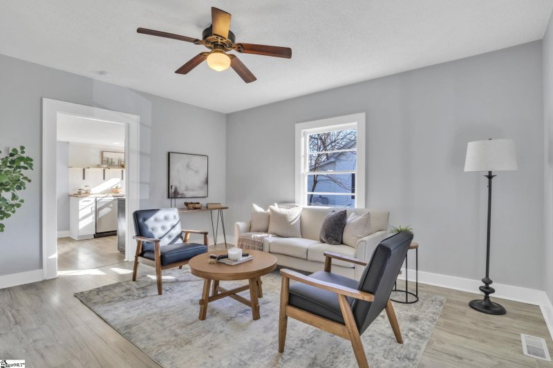 Property image 3 at 12 10th Street, Greer, SC 29651