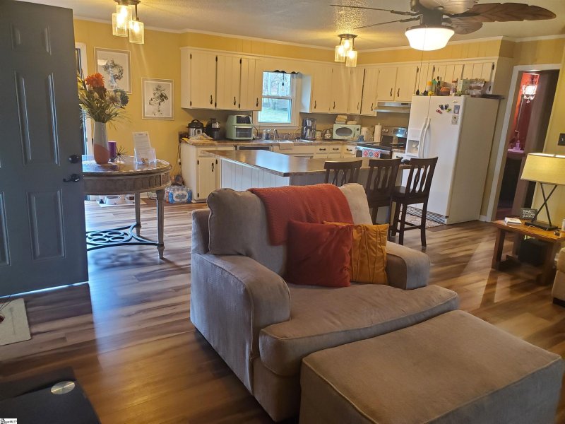 Property image 2 at 207 Edgewood Drive, Duncan, SC 29334