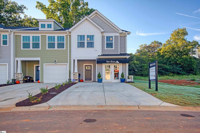 Property image 2 at 16 Mardale Lane, Greenville, SC 29609