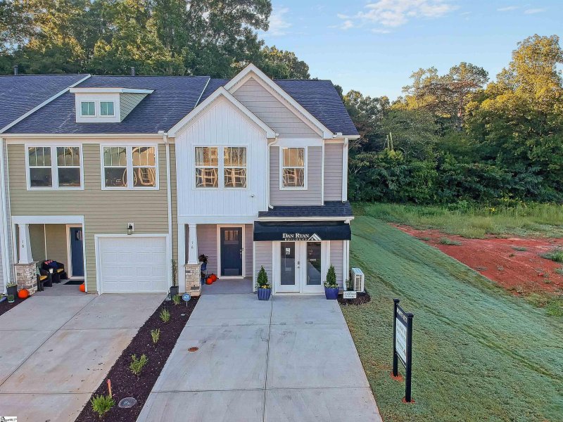Property image 3 at 16 Mardale Lane, Greenville, SC 29609