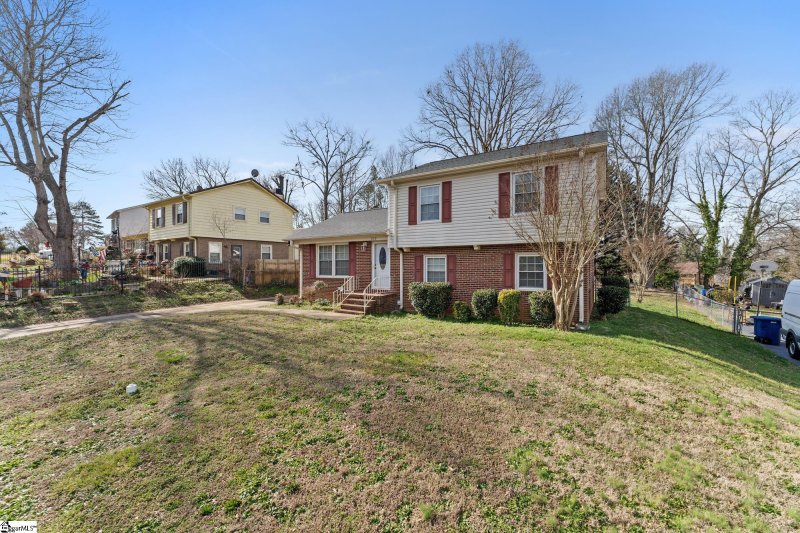 Property image 2 at 210 Westmoreland Street, Spartanburg, SC 29301