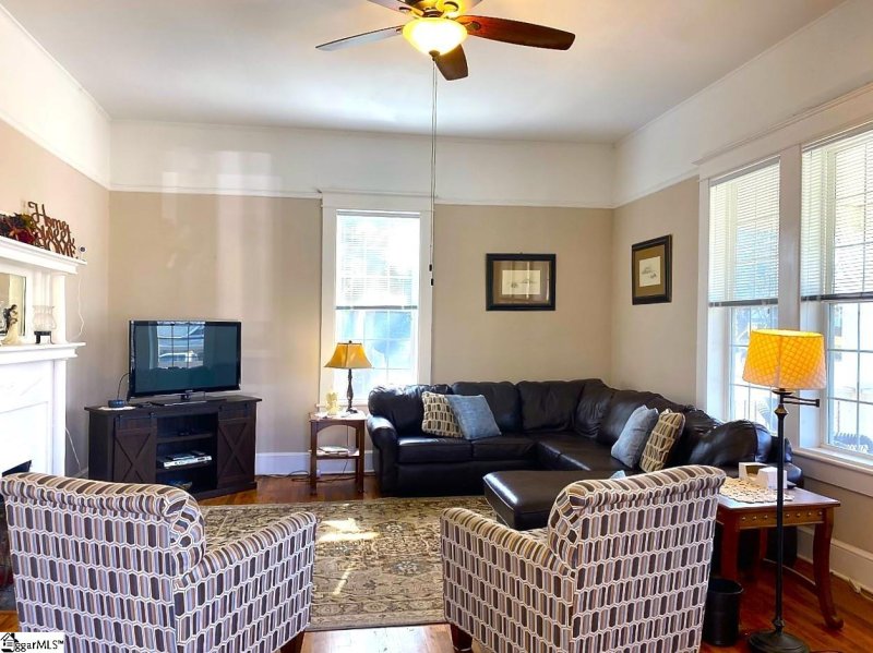 Property image 2 at 903 S 5th Avenue, Easley, SC 29640