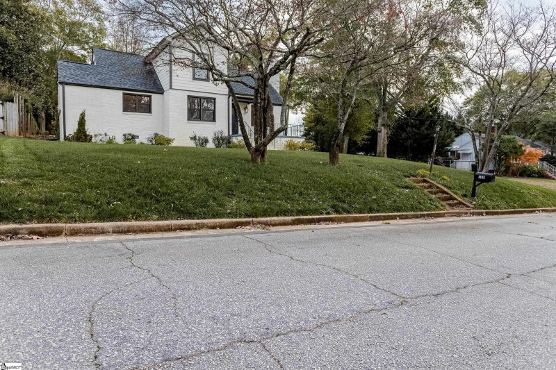 Property image 3 at 300 Ridgecrest Drive, Greenville, SC 29609