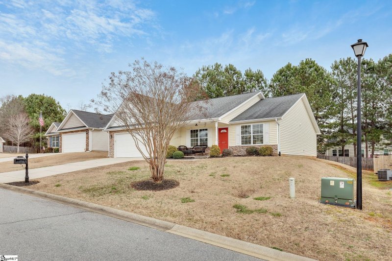 Property image 2 at 205 Eastpark Way, Easley, SC 29642