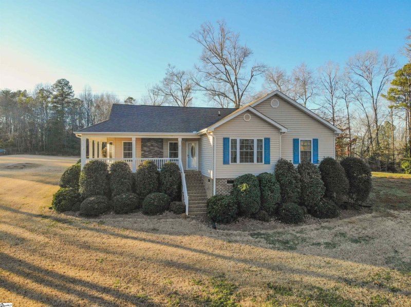 Property image 2 at 4 Hickory Street, Williamston, SC 29697