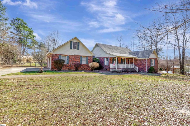 Property image 2 at 552 Norman Drive, Easley, SC 29640-8911