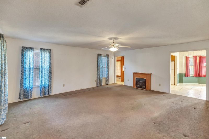 Property image 4 at 552 Norman Drive, Easley, SC 29640-8911