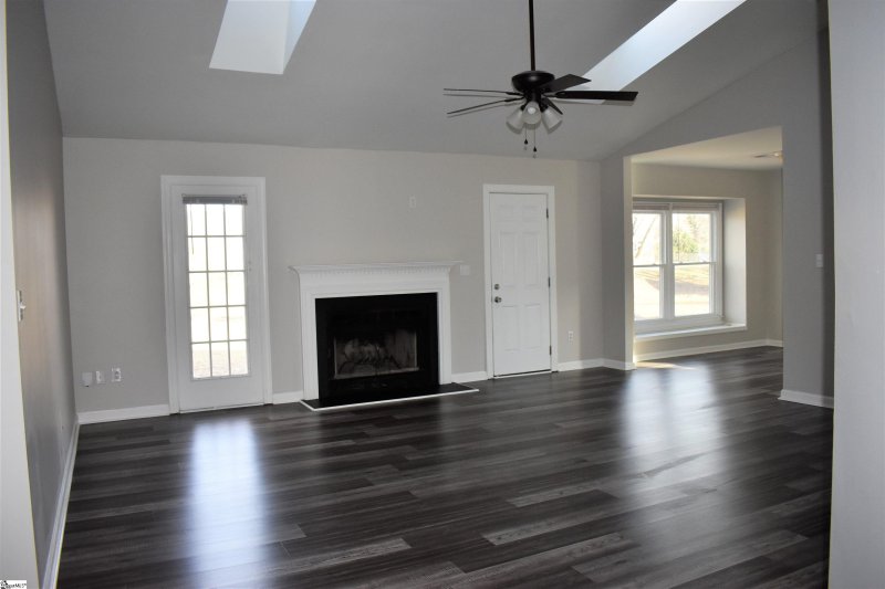 Property image 4 at 205 Belcross Drive, Simpsonville, SC 29681