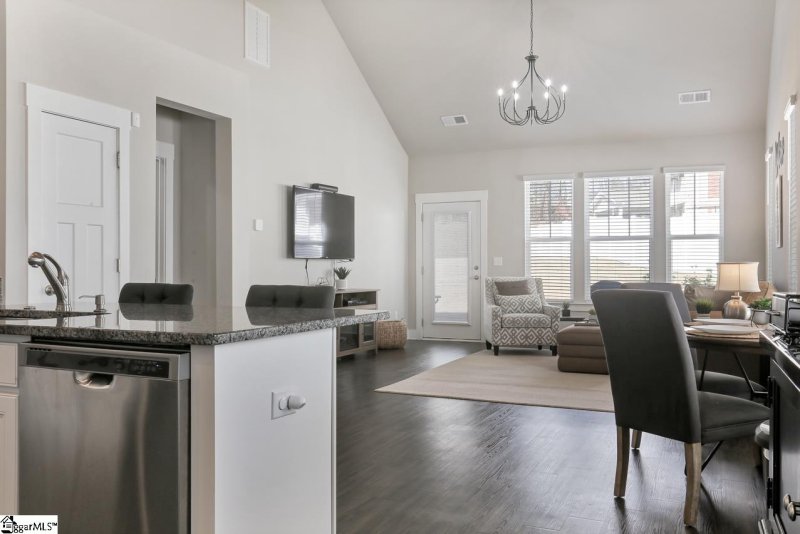 Property image 5 at 31 CREEKHAVEN Lane, Taylors, SC 29687