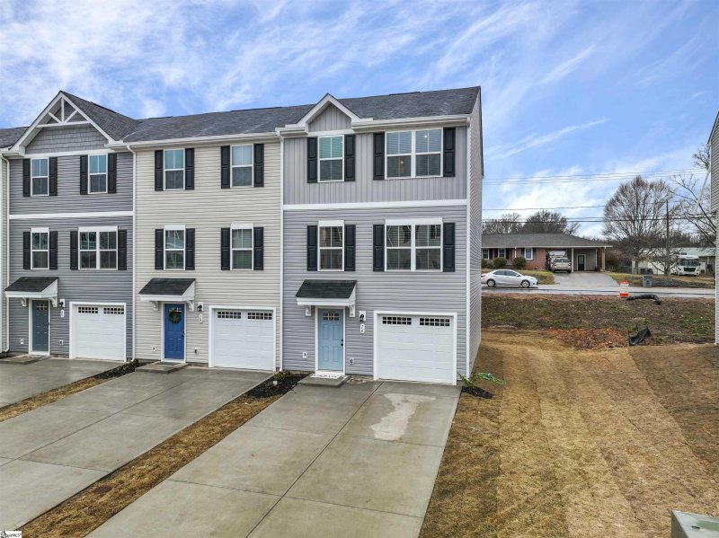 Property image 2 at 16 Verdant Leaf Way, Greenville, SC 29617