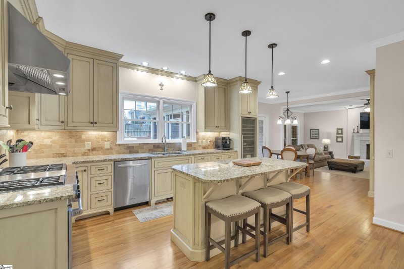 Property image 3 at 203 Ledgewood Way, Greenville, SC 29609