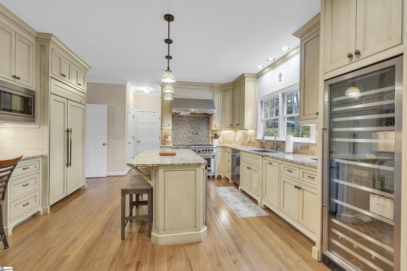 Property image 4 at 203 Ledgewood Way, Greenville, SC 29609