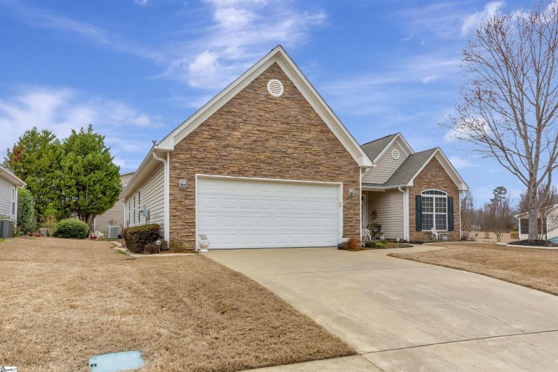 Property image 3 at 15 Hanging Moss Lane, Greenville, SC 29615