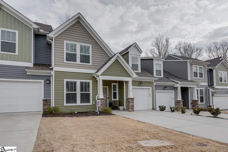 Property image 2 at 10 Creekhaven Lane, Taylors, SC 29687