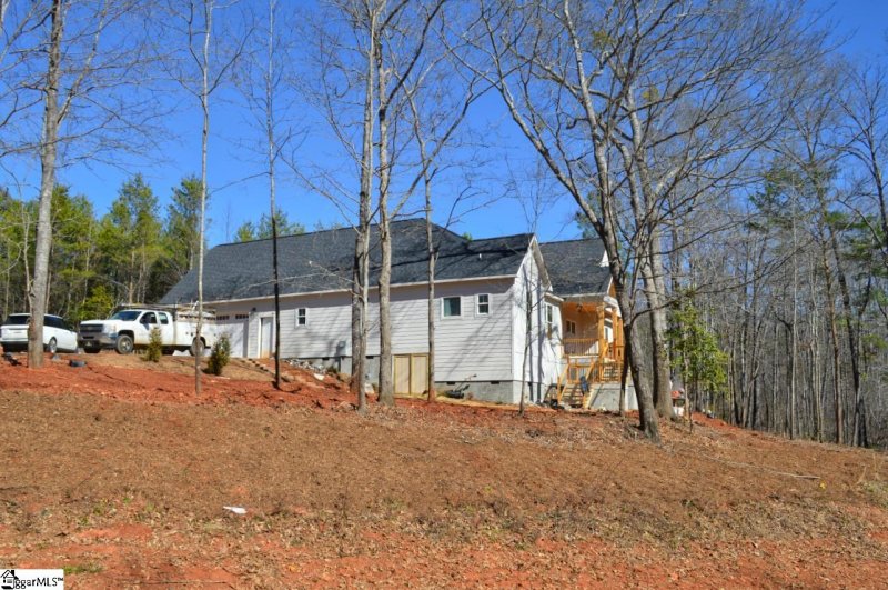 Property image 2 at 110 W Waters Edge Lane, West Union, SC 29696