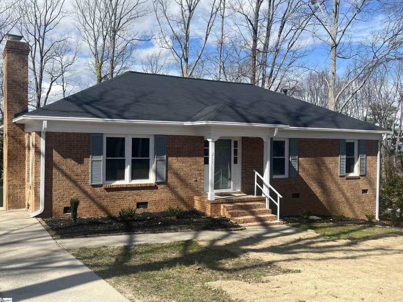 Property image 2 at 211 Blue Ridge Drive, Greer, SC 29651