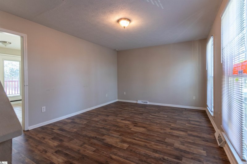 Property image 2 at 213 LANDWOOD Avenue, Greenville, SC 29607