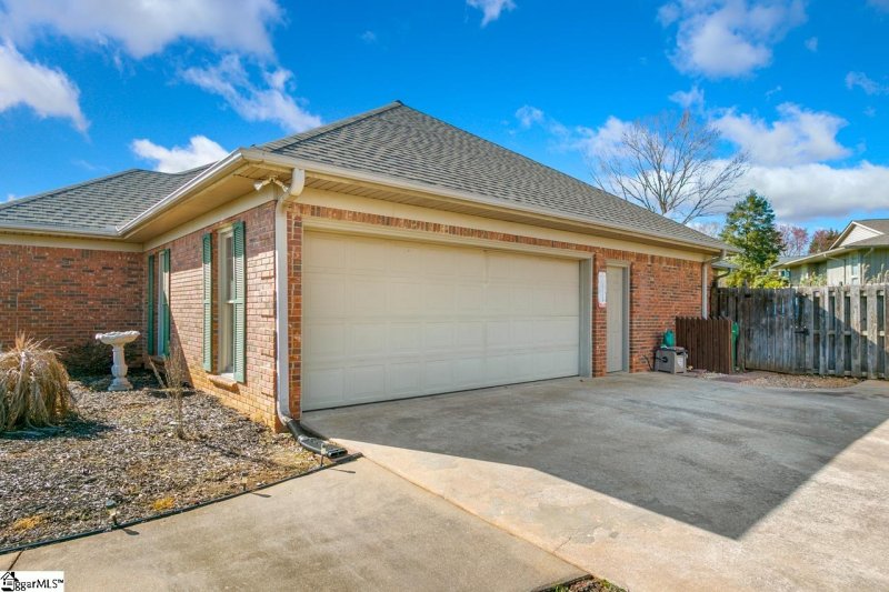 Property image 3 at 121 Twin Lakes Drive, Moore, SC 29369