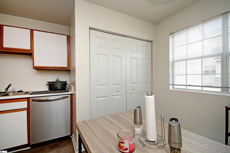 Property image 4 at 6 allenwood Lane, Greer, SC 29659