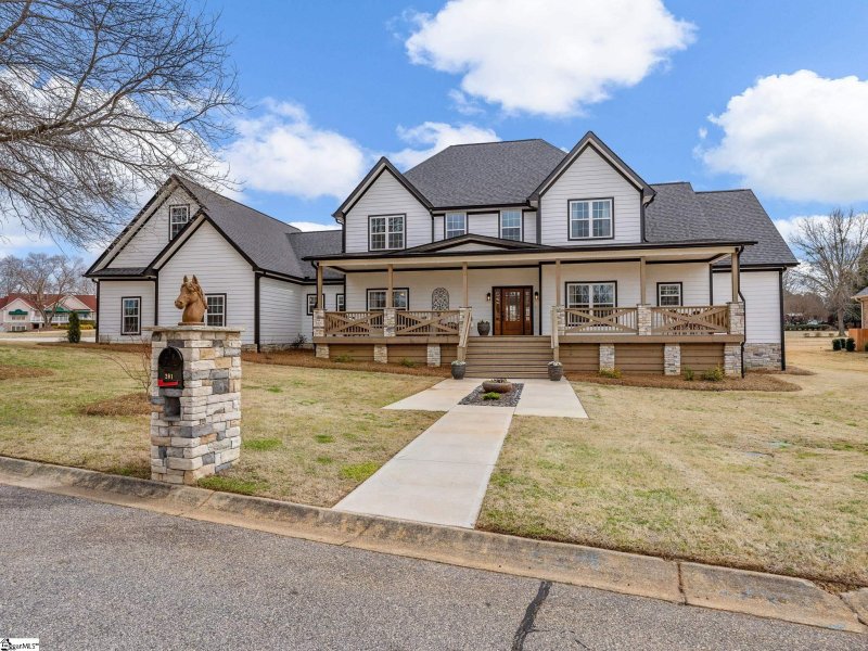 201 Muirfield Drive