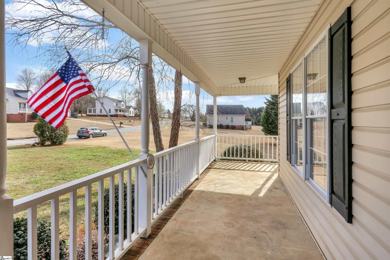 Property image 2 at 302 Pearle Brook Lane, Taylors, SC 29687