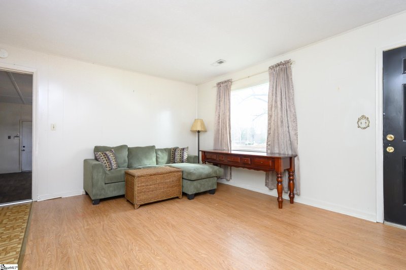 Property image 2 at 127 W Belvedere Road, Greenville, SC 29605