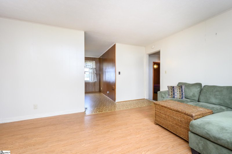 Property image 3 at 127 W Belvedere Road, Greenville, SC 29605