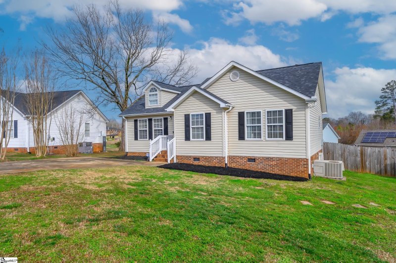 Property image 2 at 507 Habersham Lane, Easley, SC 29642