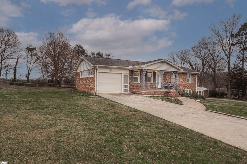 Property image 2 at 301 Sunset Drive, Easley, SC 29640