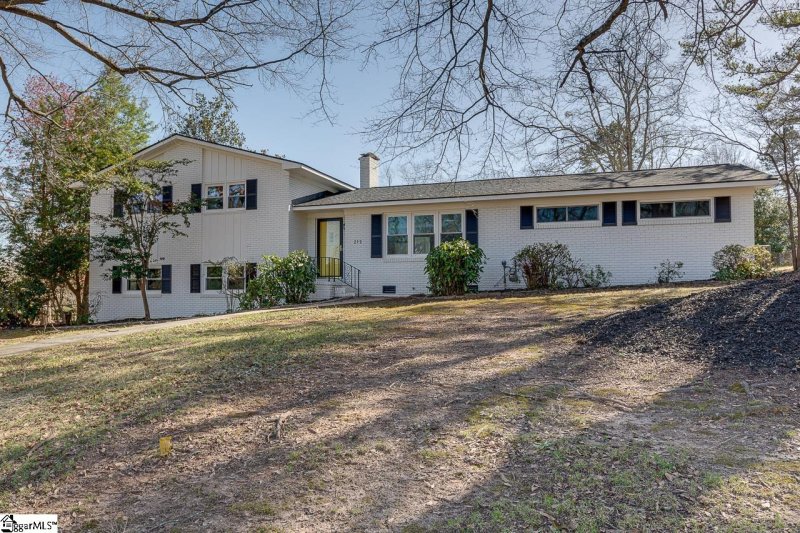 Property image 2 at 212 River Drive, Williamston, SC 29697-2021