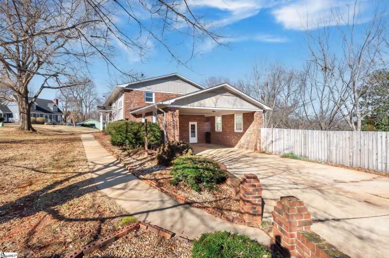 Property image 2 at 102 Colony Road, Travelers Rest, SC 29690