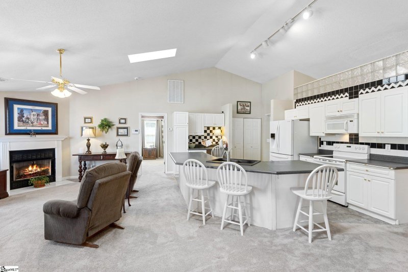 Property image 5 at 6 Duer Way, Greer, SC 29651